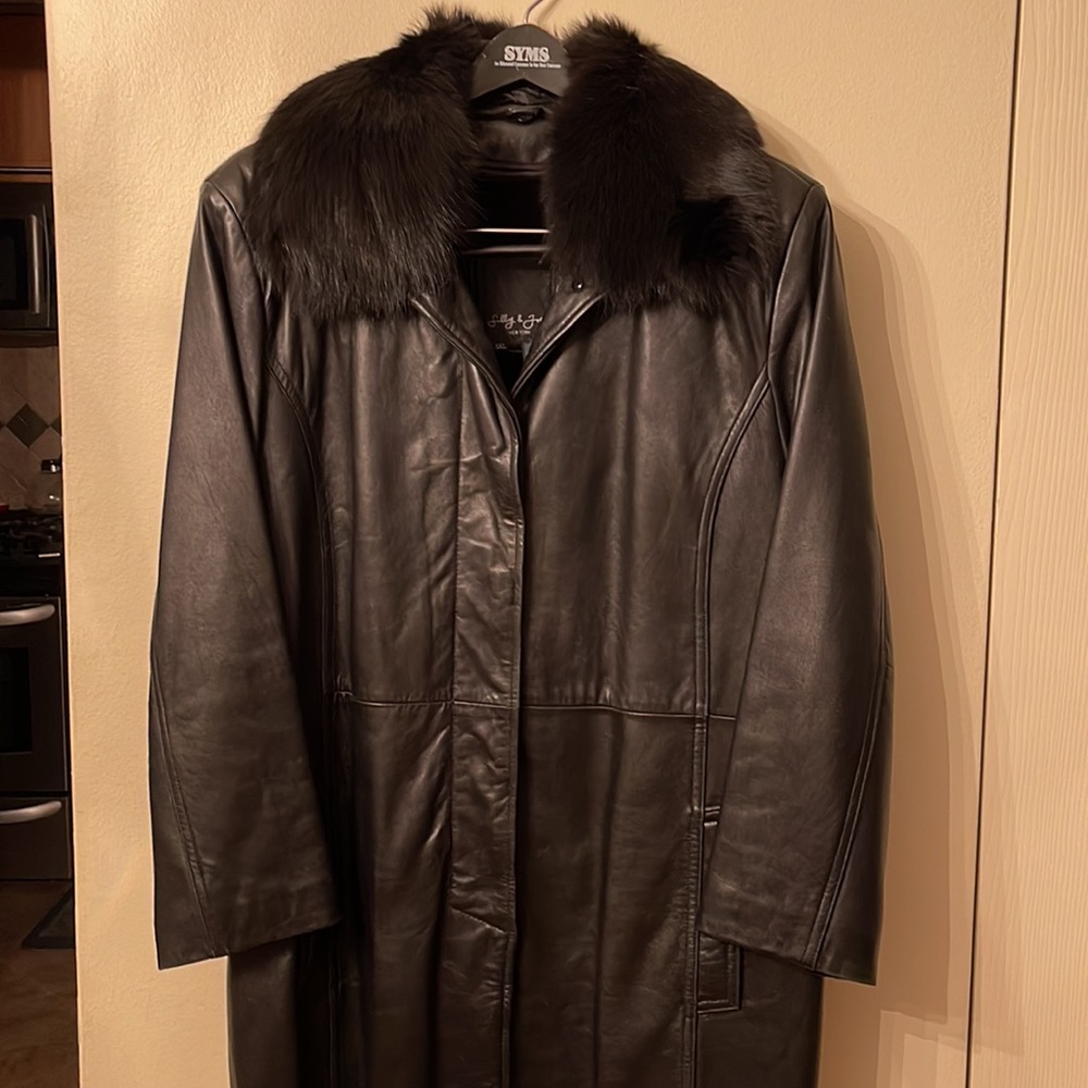 Leather trench coat with removable real Fox collar and removable liner